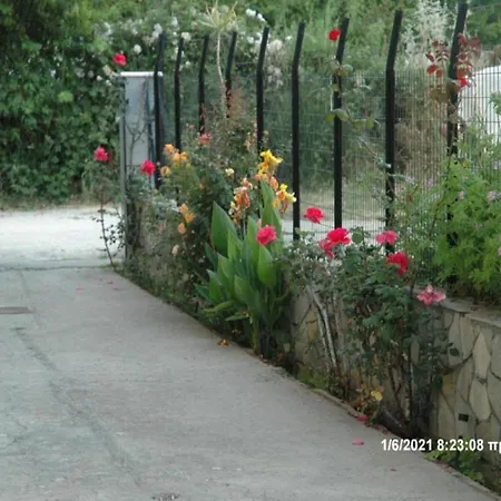 In - Independent For 2 People Patras